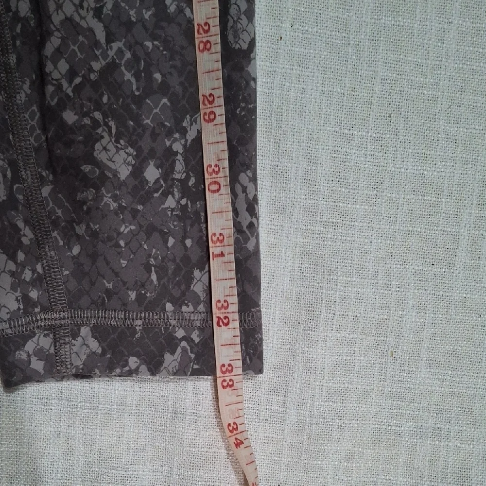 lululemon athletica women's Brown Patterned Leggings Size 6